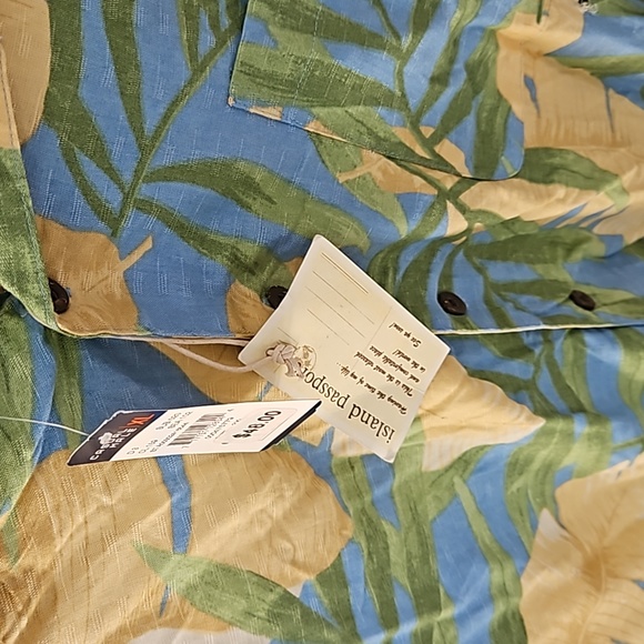 NWT Men's Hawaiian Shirt - Picture 4 of 4